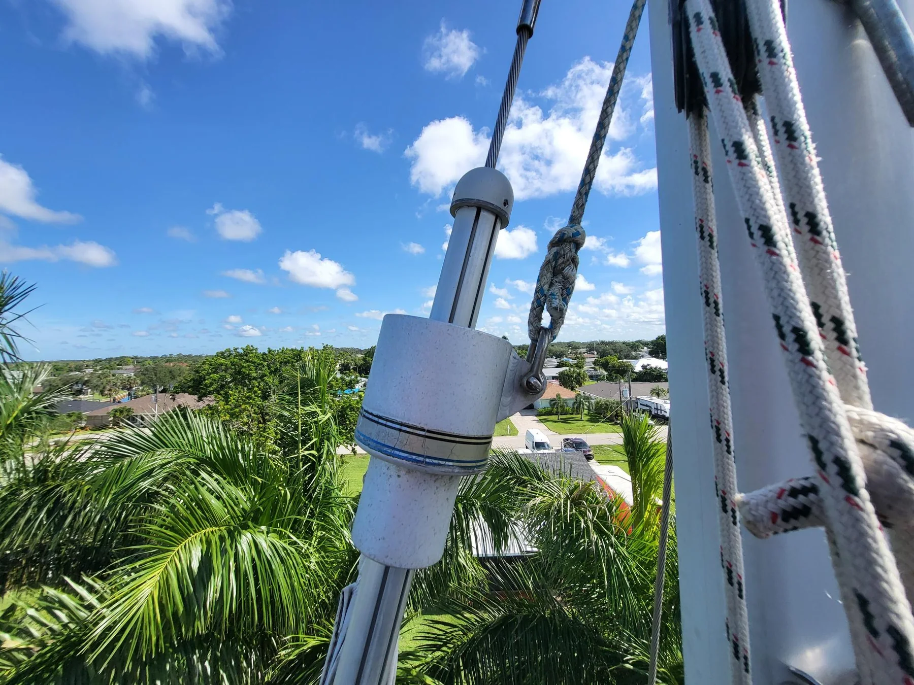 Sailboat furling swivel attached to a halyard and forestay